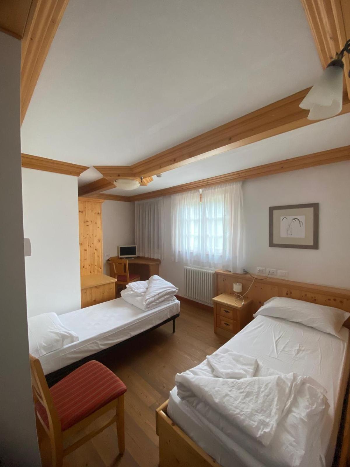 Hotel Aplis Ovaro Exterior photo